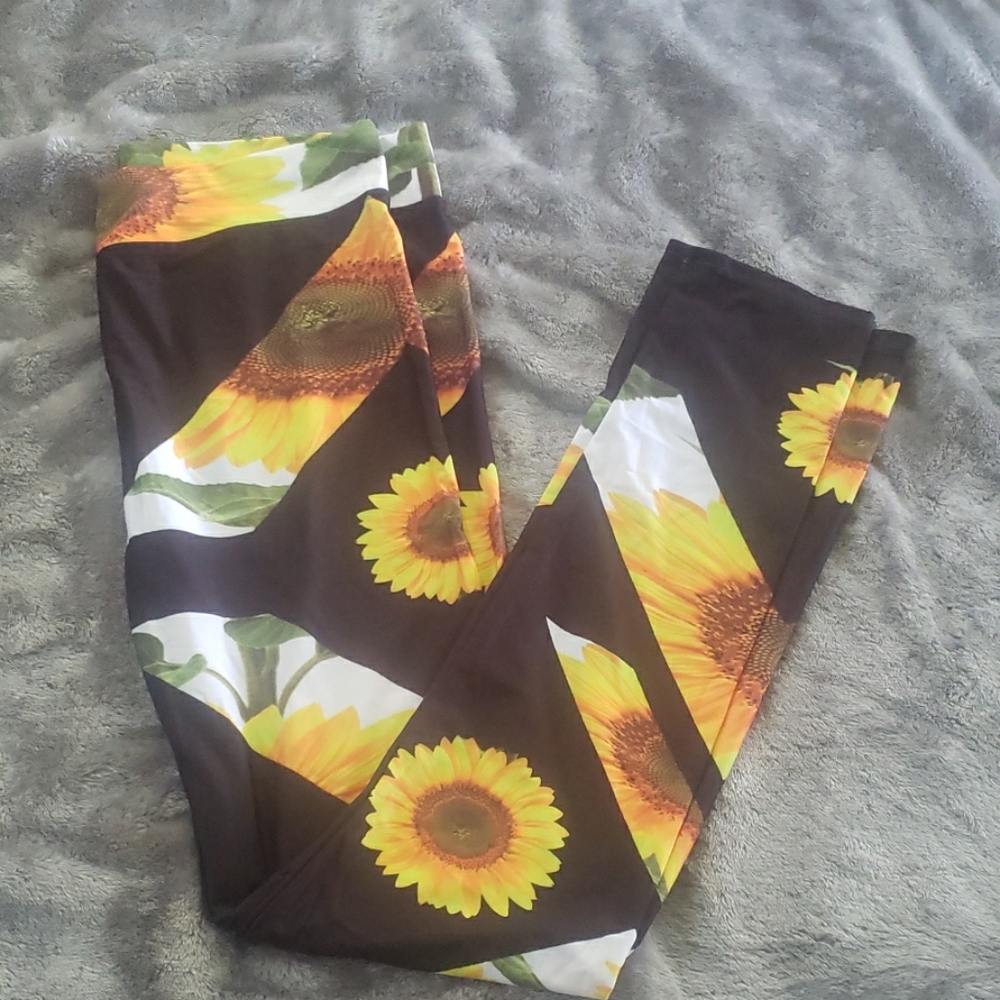 NWOT sunflower 2piece legging outfit